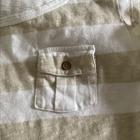 ✨Banana Republic tee✨ - Picture 3 of 4